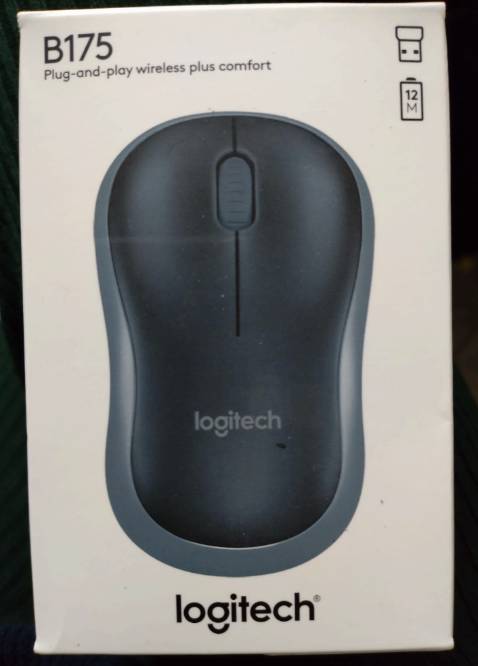 Nội dung giới thiệu sản phẩm và hình ảnh trên vỏ hộp đều ghi "Logitech"; nhưng nhãn mác trên sản phảm giao cho khách in nhãn "Logi" (mời xem ảnh đính kèm). 

Khi sử dụng, thấy rõ chất lượng sản phẩm kém, không phải hàng chính hãng.