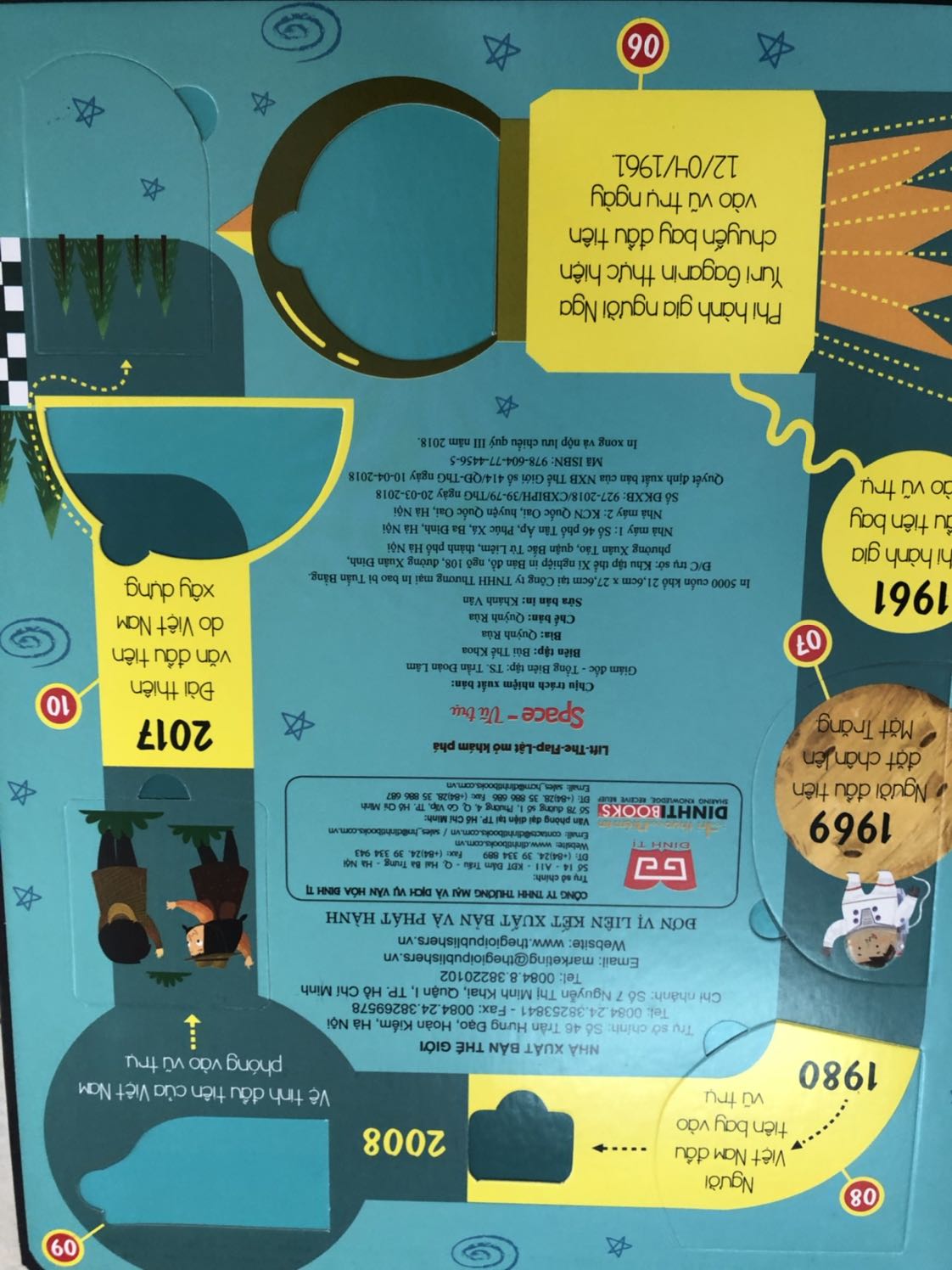 Vận chuyển nhanh, sách bên ngoài đẹp mà bên trong toàn thiếu (??) sách lỗi tuồn về bán hay sao mà chán đời :))