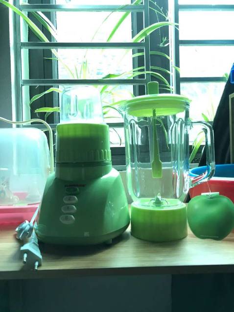 Sản phẩm chắc chắn,bằng tủy tinh nên khá nặng.
Phù hợp xay rau,xay sinh tố là chính.
Shop đóng gói rất kỹ nên nhận hàng cũng yên tâm