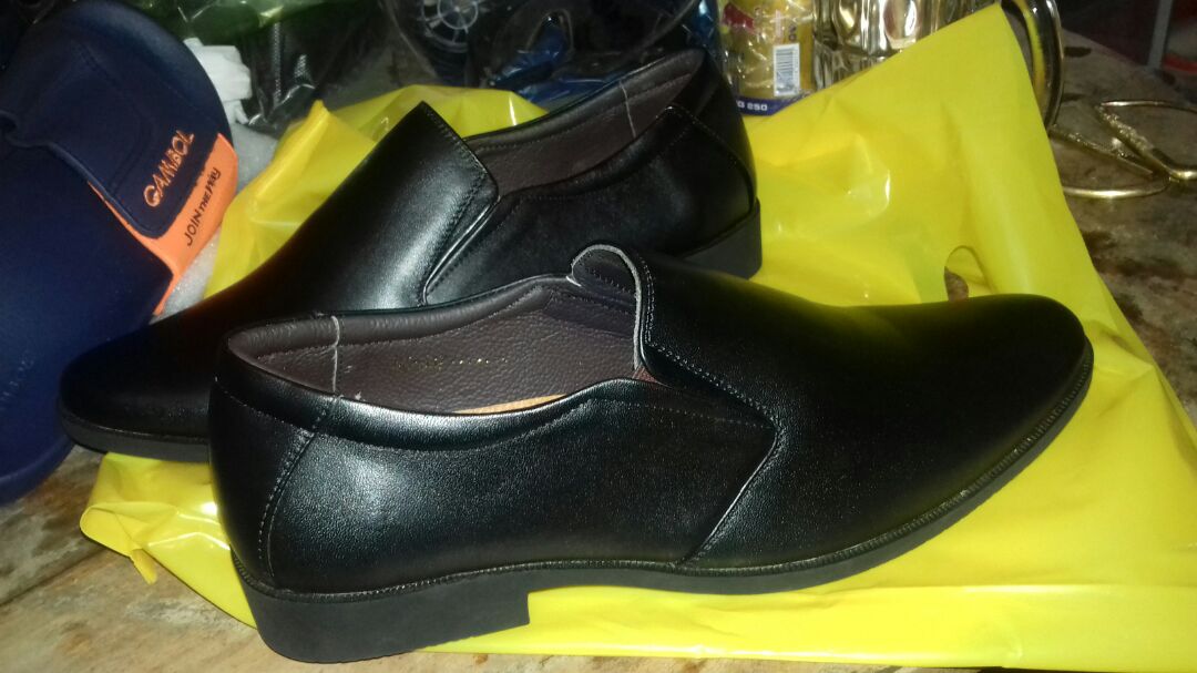 sp kiểu sp hơi khác   chất liệu ổn   có điều ko cho kiểm hàng