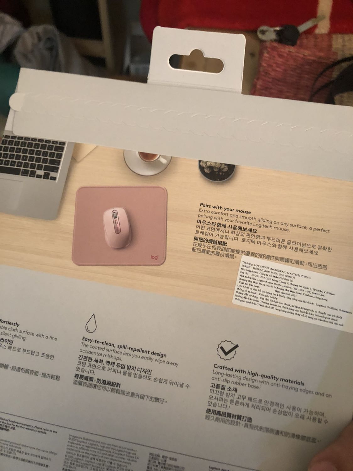 Nhỏ so với tưởng tượng. Đặt giao trong ngày mà ngày sau m giao. Chán ko tả đc. Nhưng thôi vì đây là lỗi của tiki ko phải do shop. Chứ ko cho mẹ 1 sao rồi. Làm ăn bát nháo