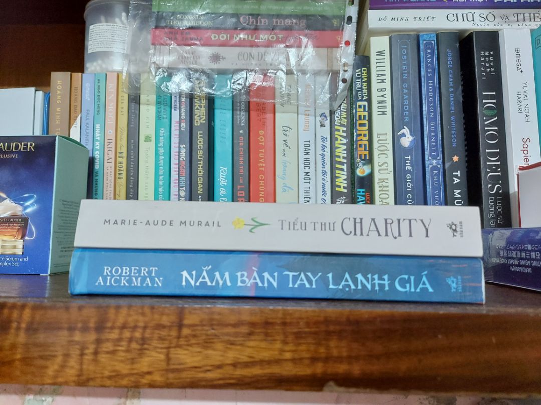 sách đẹp lung linh, dịch giãn cách mà Tiki vẫn ship nhanh chóng, ưng ý lắm. Nội dung truyện nghe nói là sẽ rất đáng yêu và nghị lực 😘