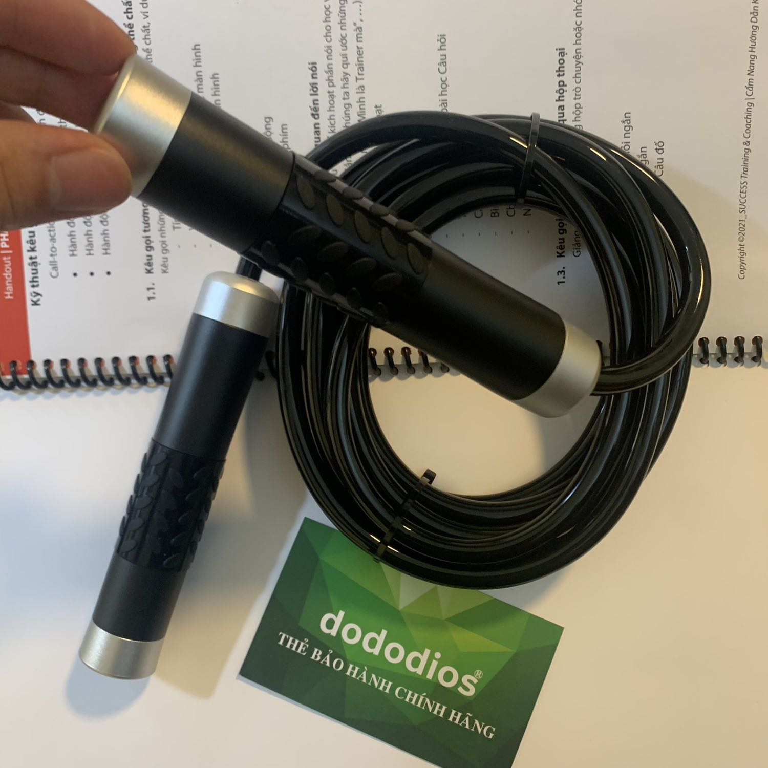 Ship nhanh quá trời! Vừa đặt xong đã nhận rùi hú hồn 
Giá cả như này hợp lý rùi ạ Cơ mà quên mất không đặt cái thảm yoga của shop nên giờ lật đật mua 1 cái nữa
Tặng shop 5 sao vì chăm sóc khách hàng có tâm ghê lun
À, nhớ tặng em mã giảm giá nha nãy nhắn mà em quên mất chưa lưu