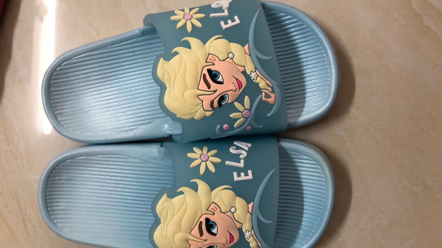 Mình rất ưng ý khi nhận được hàng, dép đi êm chân và màu sắc dễ thương, bé rất thích. Mình sẽ ủng hộ shop các sp tiếp theo.