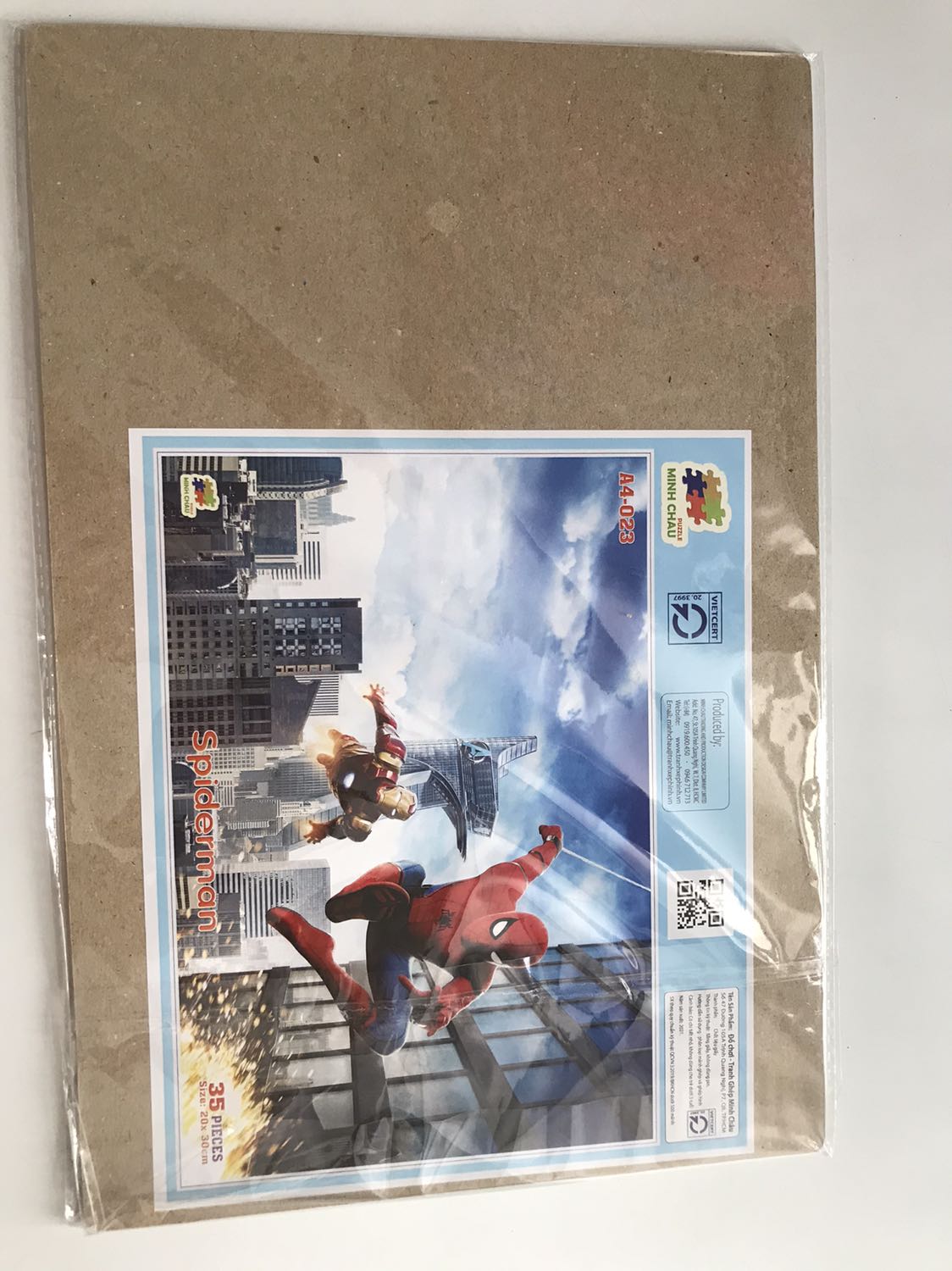 Bao bì đóng gói nhiều lớp chắc chắn , sản phẩm chất lượng, màu sắc đẹp nét, các miếng ghép to , đường cát sắc nét.