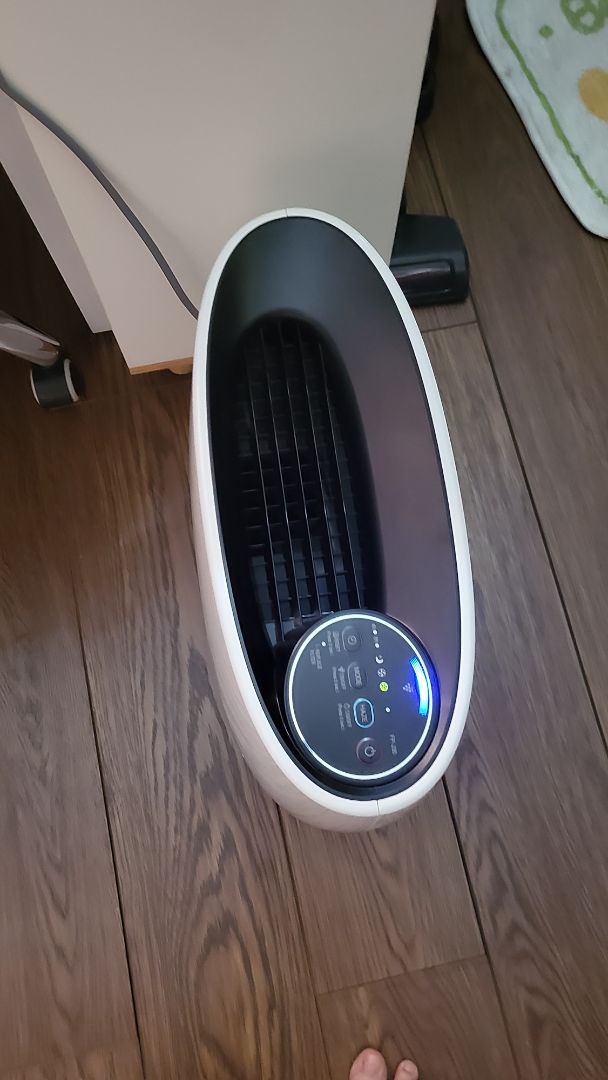 ban đầu tưởng có 2 màng lọc do mua vội nên ko đề ý. sau tháng gì sử dụnh thì thấy cũng khá bt. phòng mình siêu nhỏ và ngay mặt tiền nên cảm thấy nó lọc ở mức độ 40% mong muốn nghĩa là mỗi ngày mình vẫn thấy bụi mịn bám dày lên trên cái bảng vẽ nếu ko xài lọc không khí thì độ bán bụi trên bảng vẽ cũng i chang nên ko phân biệt máy tốt hay không mang tâm lý xài còn hơn ko . mình bật liên tục. ban đầu tưởng có 2 màng lọc do mua vội nên ko đề ý. sau tháng gì sử dụnh thì thấy cũng khá bt. phòng mình siêu nhỏ và ngay mặt tiền nên cảm thấy nó lọc ở mức độ 40% mong muốn nghĩa là mỗi ngày mình vẫn thấy bụi mịn bám dày lên trên cái bảng vẽ nếu ko xài lọc không khí thì độ bán bụi trên bảng vẽ cũng i chang nên ko phân biệt máy tốt hay không mang tâm lý xài còn hơn ko . mình bật liên tục.