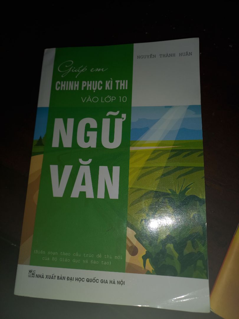 giao hàng nhanh nhưng tôi không biết tại sao quấn sách shop gửi cho tôi không có giống trong hình mà tôi đặt vậy ?