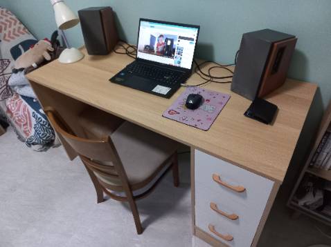 Bàn đẹp, chắc chắn, gỗ MDF dầy. Thợ tới giao hàng và lắp đặt. Đúng chất lượng như đã quảng cáo. Cho shop 5 sao