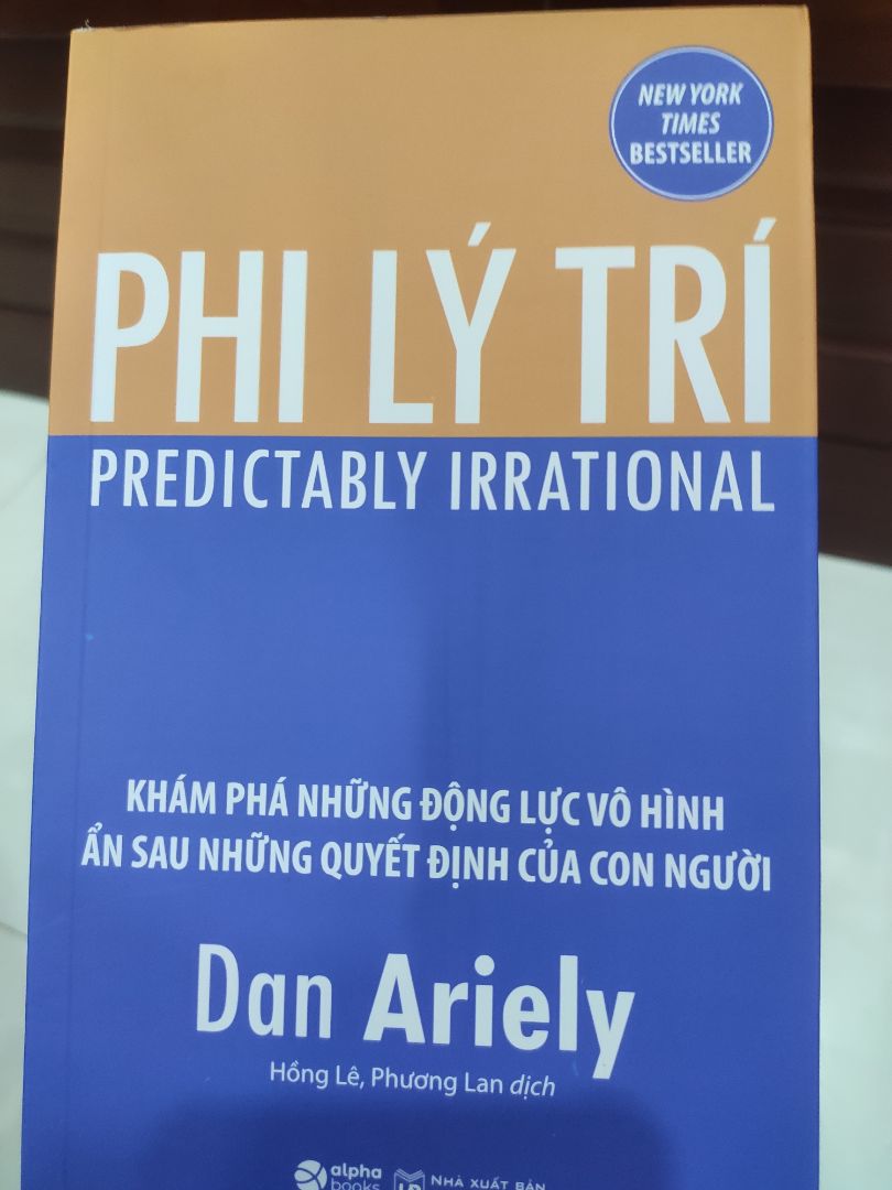 Bao bì kĩ càng, cẩn thận, sách đẹp, có chút nhăn do va đập. Có quà đi kèm là 2 cây bút bi. Sau cùng là rất tốt.