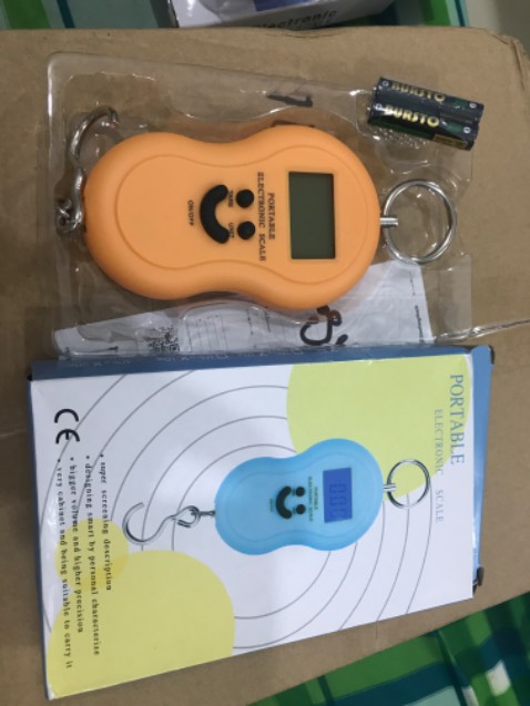 Mình đặt 1 loại tay cầm màu đen (bên phải trong hình), số lượng 2 sản phẩm. Lúc mua còn 4 sản phẩm theo như thông báo từ hệ thống. Nhưng lúc nhận chỉ có 1 sản phẩm đúng loại, sản phẩm còn lại là của loại khác. Tuy sử dụng vẫn ok, nhưng không vui lắm khi order 1 loại, giao 1 loại khác :(