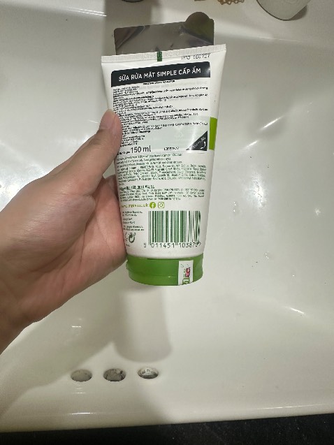 Sp bị bẩn, như sp cũ, ko có tem của sp mới khi mở nắp ra,