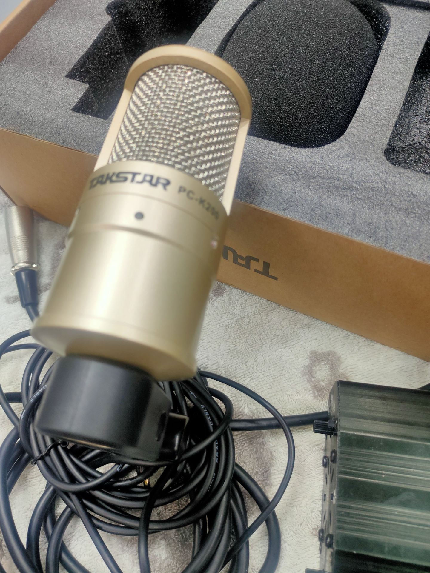 check là đúng công ty bán hàng takstar tại việt nam, đầy đủ tem mác giấy tờ, mua thêm cục nguồn 48v nữa để lắp vào sao cạc K10