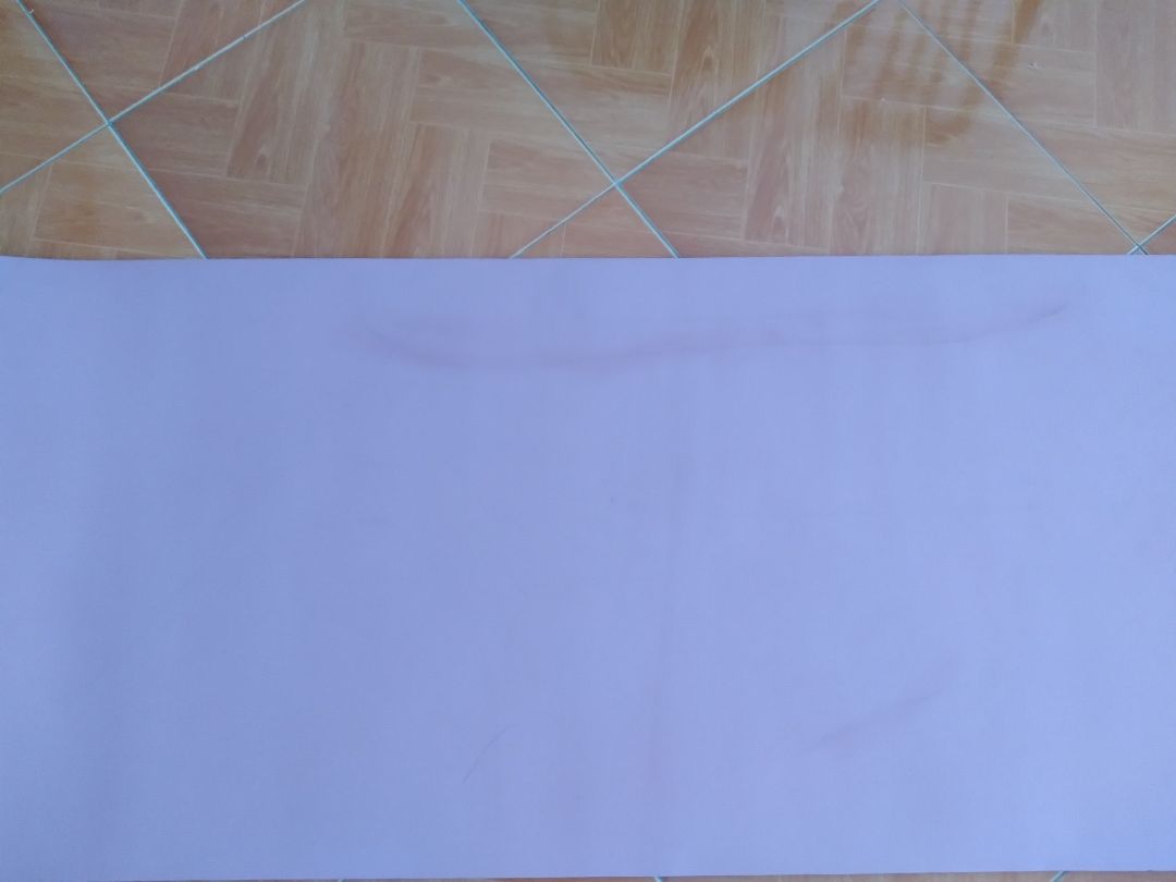 Chất lượng thảm ổn tuy nhiên do gói hàng ẩu nên 1 số chỗ bị nhăn và phần rìa bị xước nhìn k đẹp lắm. Trên thảm có 1 vết loang khá dài, để giặt thử xem có đi k. Thảm dày 8mm, tập k bị lún, rất êm, khi mới bóc hàng vẫn có mùi khá rõ. Chất lượng ổn so với giá tiền. Shop nên để í khâu đóng gói hơn. Giao hàng đủ cả dây và túi đựng lại có kèm cả thiệp cảm ơn nên vẫm 5 sao nhé?