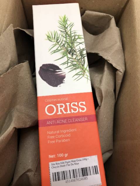 Sửa rữa mặt Oriss:   Sữa rửa mặt xài rất ok , giảm dầu nhờn, với mụn nó đẩy ra cũng dễ lấy, se khít lỗ chân lông , rất sạch 
Serum Oriss:  Mấy lần mình ngại mua srm do dùng là bị nổi mụn, nghe bạn chỉ loại oriss này nên mua dùng thử,  mà kết luôn, xài k bị nổi mụn hay dị ứng nữa, da sạch mịn, serum mình chấm mụn trên lưng cũng đỡ