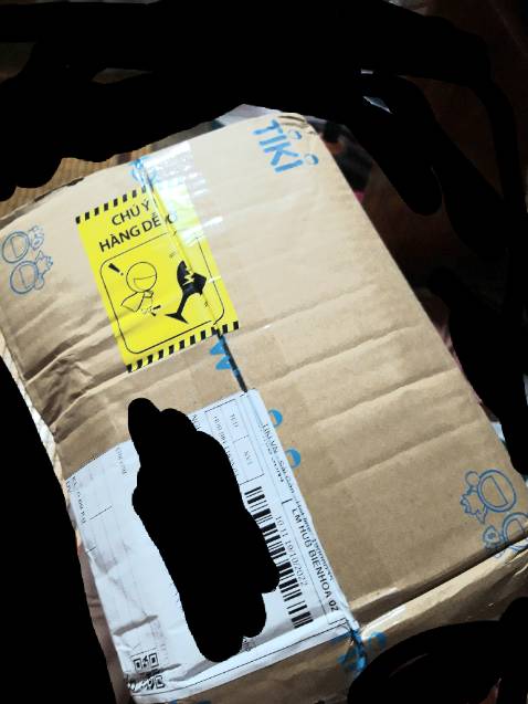 Hộp bên ngoài hơi móp nhưng bằng một cách tâm linh nào đó mà boxset bên trong không hề bị móp dù bên trong không có bọc chống xốc :))) nhưng box vẫn rất đẹp ❤