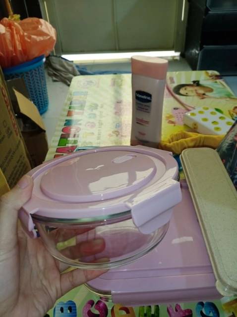 Hộp cơm thủy tinh dày dặn, giữ nhiệt được lâu. Shop giao đầy đủ sản phẩm. hộp rất đẹp. Sp tốt , mình rất thích