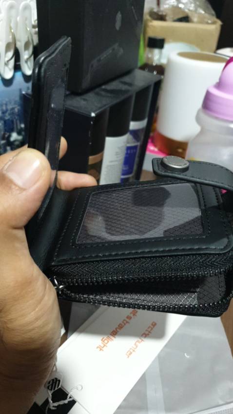 Ví để thẻ rất tiện lợi, nhỏ gọn dễ mang đi. Để túi quần hay ví mình thấy đều tiện nhé. Đường may chắc chắn không thấy chỉ thừa. Mua liều nhưng so với giá chất lượng ổn áp quá. Màu sắc cũng đẹp nữa. Lần sau sẽ ủng hộ shop. 💯