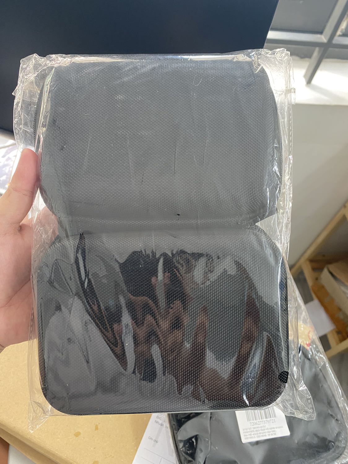 Hàng giả, ko có thương hiệu nhưng bán sản phẩm Lucas, đã trả hàng, đề nghị Tiki xử lý nhà bán hàng này để người sau không bị *** gạt