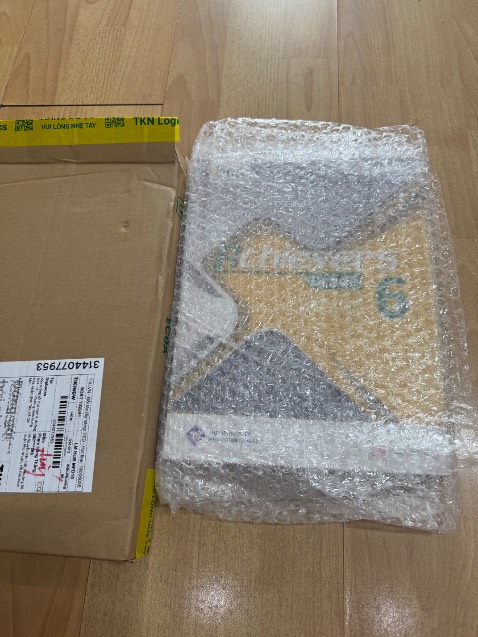 Sách được đóng gói cẩn thận