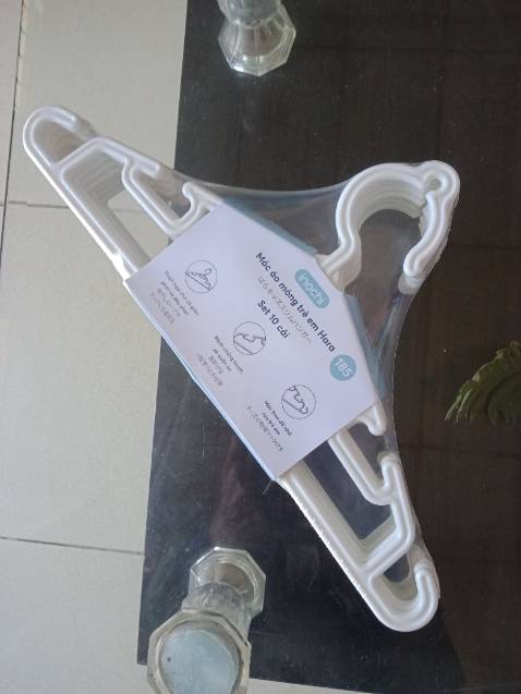 Sản phẩm được làm từ chất liệu nhựa nguyên sinh khá tốt , giá cả hợp lý , phù hợp cho việc phơi quần áo trẻ nhỏ cũng như phơi đồ lót người lớn ! Shop đóng gói cẩn thận , giao đúng giao đủ số lượng màu sắc , tôi rất hài lòng phong cách bán hàng trân thiện của shop . Thay lời muốn nói xin dành tặng shop 5 SAO và trân trọng cảm ơn !