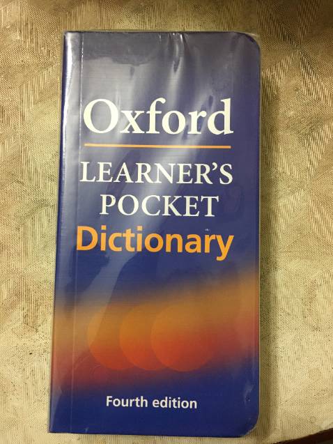 Tiki trading đã quay trở lại lợi hại với tốc độ giao hàng ánh sáng như hồi trước dịch. Mình mua cuốn này cho em mình tiện mang đi học tra cứu. Từ điển nhỏ xinh bằng cái điện thoại ấy (dày gấp 4 lần thôi haha), chữ hơi nhỏ so với mấy em cấp 2 nhưng mấy bạn lớn thì đọc chắc okie. Giấy dày và sáng, chữ in đẹp, nói chung hong có gì chê.