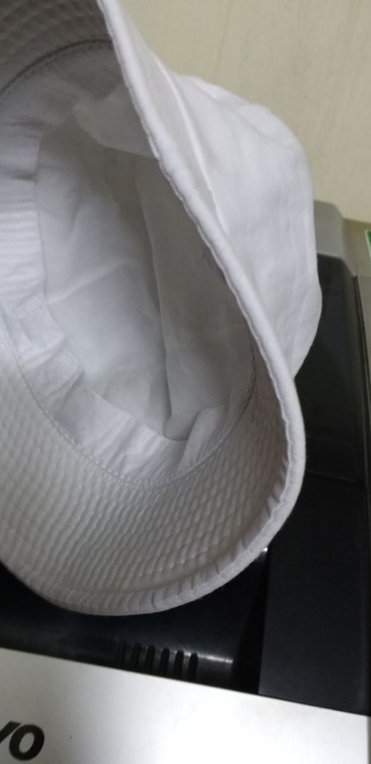 mũ trông tạm được, giá rẻ nên đội sẽ nóng