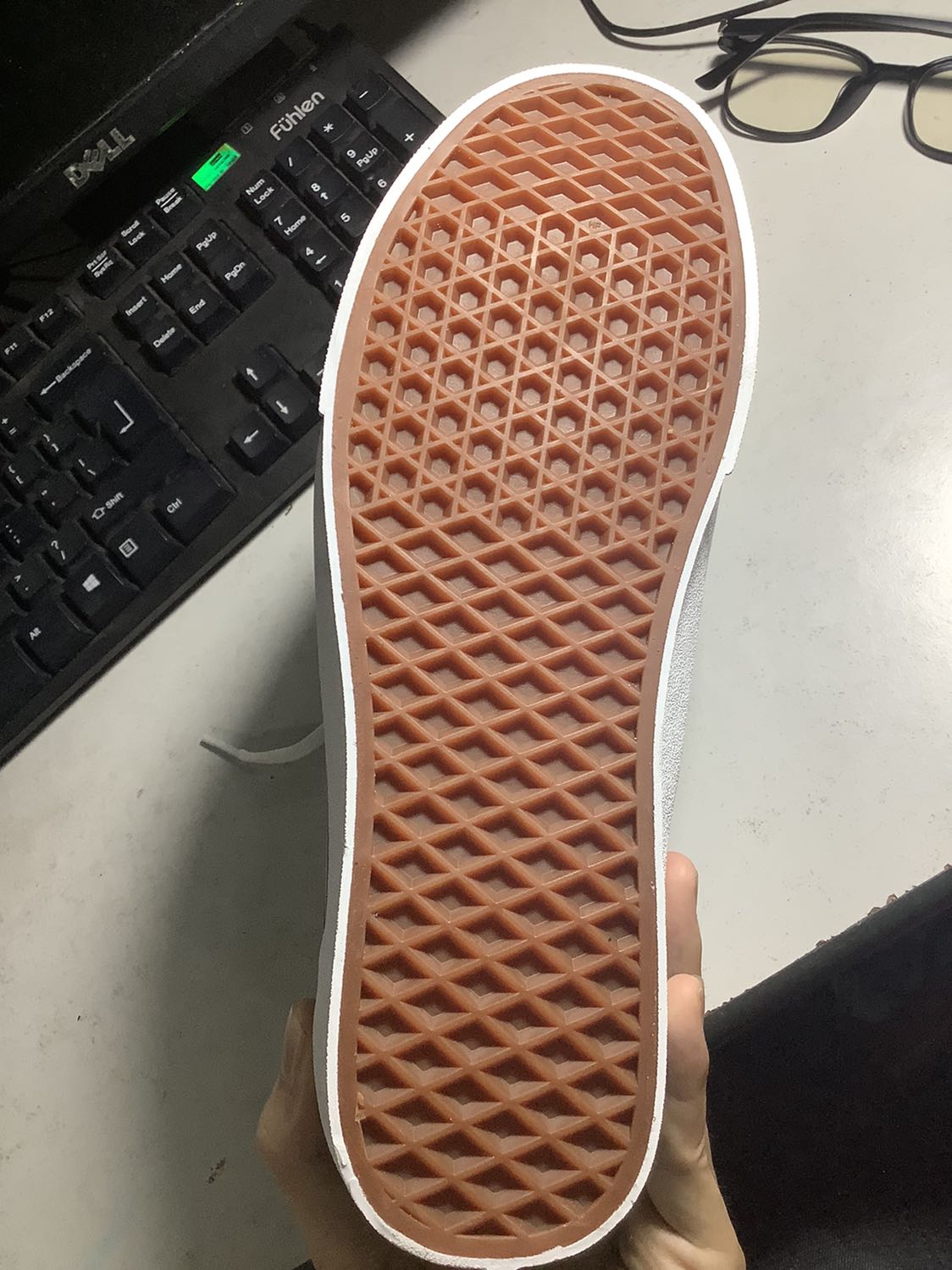 Giày đẹp , mua được giảm 200k, khá là ưng . Được tặng thêm tất và tote của sneaker buzz ! Giao hàng nhanh hơn dự kiến Giày đẹp , mua được giảm 200k, khá là ưng . Được tặng thêm tất và tote của sneaker buzz ! Giao hàng nhanh hơn dự kiến