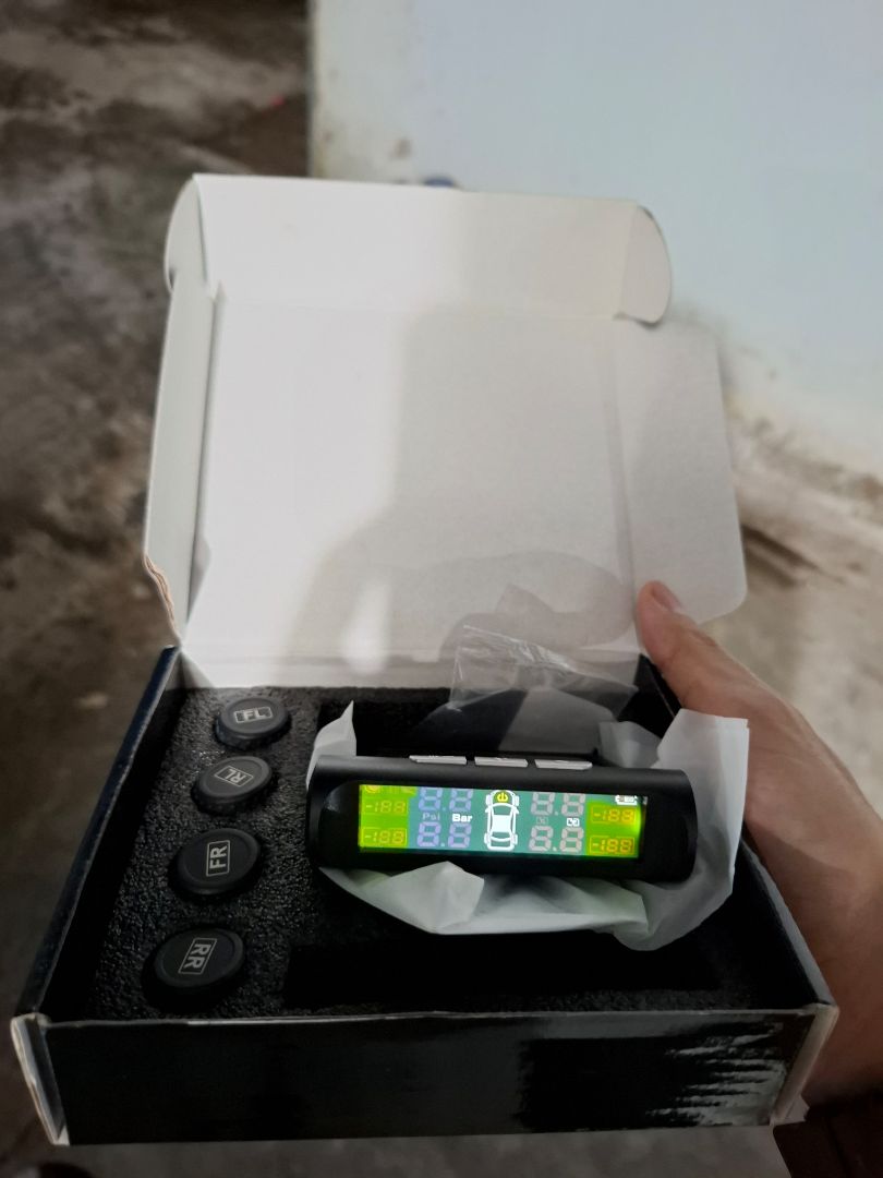 Giao hàng rất nhanh đặt hôm nay mà hôm sau đã giao tới. Về sản phẩm thì độ hoàn thiện tốt còn phần chất lượng để xài thời gian mới biết được.