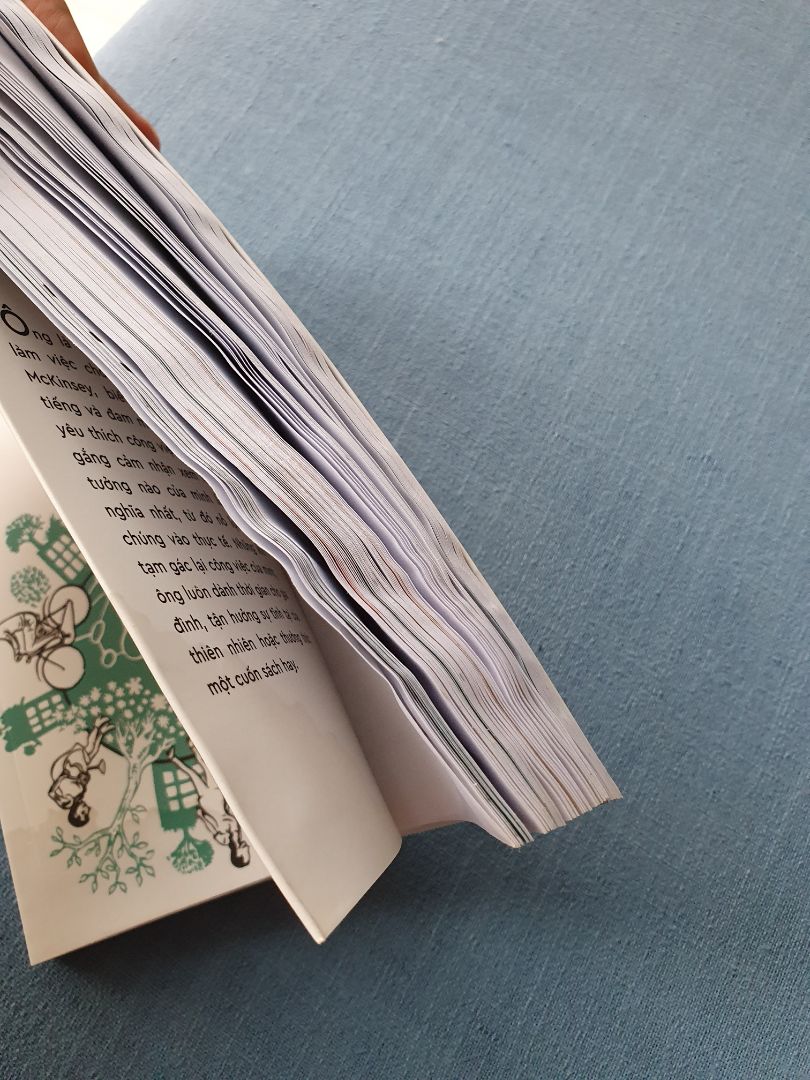 Không thể tin được Tiki giao hàng Tikinow lúc 5 giờ chiều, trời mưa tầm tã suốt từ trưa mà không có phương án nào để bảo vệ cuốn sách bị ướt. Mua 1 cuốn sách mới để tặng mà như thế này thì tặng kiểu gì???
Recommend tất cả các bạn không nên mua sách của Tiki mùa mưa!!!