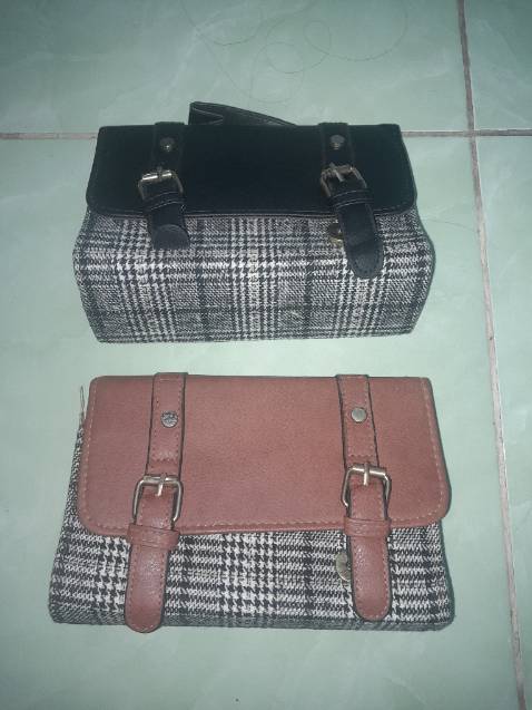 Không biết cửa hàng có bỏ lộn không e mua 1 đc 2.(nếu muốn lấy lại hàng gọi lại cho e)