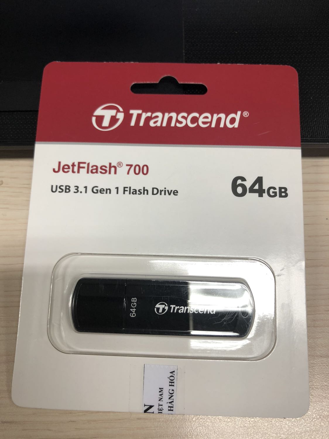 Sản phẩm nguyên vẹn. Bị rạch để dán tem bảo hành. Tốc độ đọc/ ghi phụ thuộc loại file và kích thước file Sản phẩm nguyên vẹn. Bị rạch để dán tem bảo hành. Tốc độ đọc/ ghi phụ thuộc loại file và kích thước file