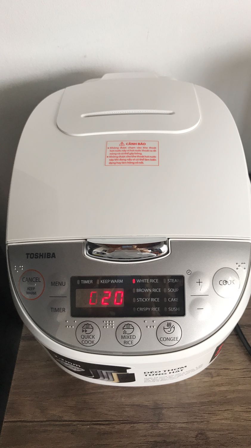 nồi đẹp, sách hướng dẫn rõ ràng, dây cắm 2 chấu nên không cần đầu chuyển, nhỏ gọn. người quen cũng dùng nồi của hiệu này, xài bền nên mình cũng yên tâm.