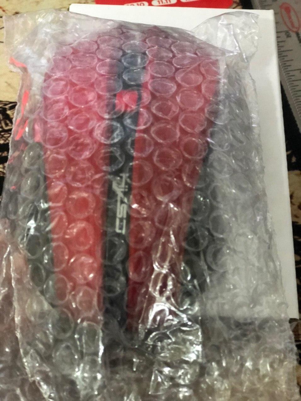 Màu sác đẹp bắt mắt, dùng ổn định, không dây nên rất tiện lợi mang ra ngoài, dùng cho tivi hay các thiết bị từ xa. Hơn nữa mình thấy giá con này khá ổn. Giao hàng nhanh hơn so với dự kiến. Cảm ơn