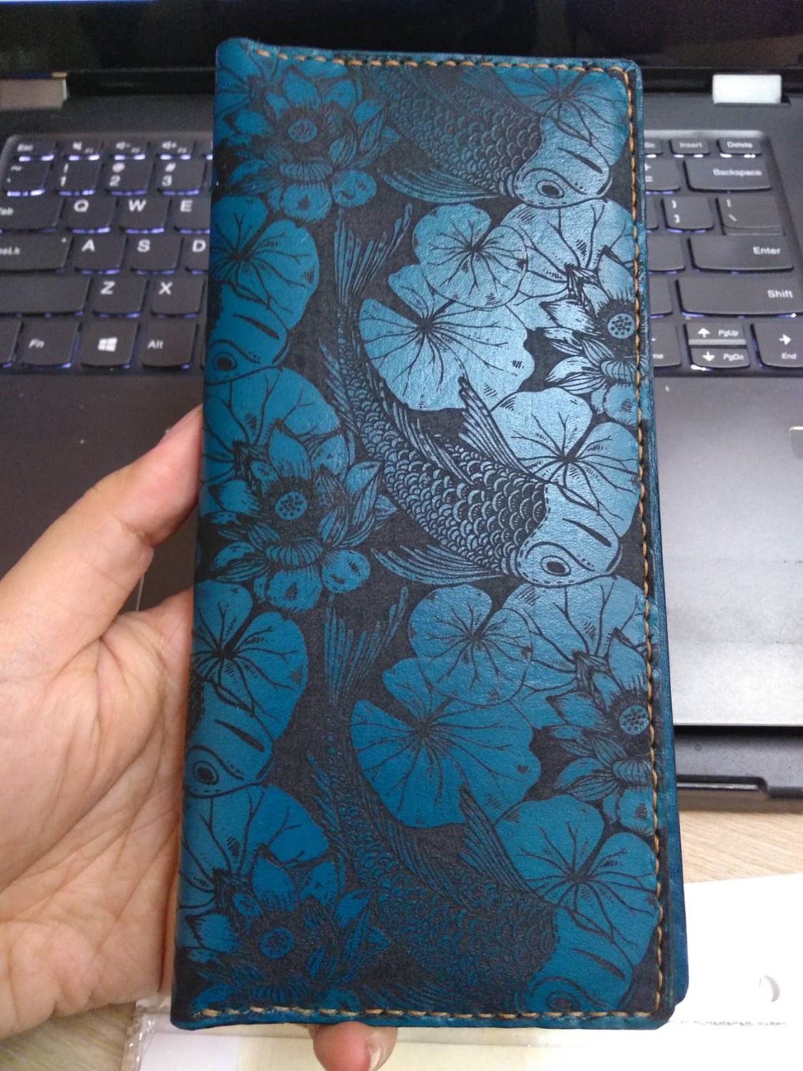 Sản phẩm giống với hình. 
Đường nét tỉ mỉ lại còn thơm.