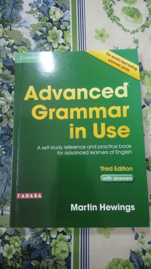 Sách gồm 14 phần với 100 bài học nhỏ, giải nghĩa với ví dụ cụ thể, có phần bài tập mỗi bài học và đáp án phía sau. Có thể tự học và dùng để giảng dạy, mn nên mua nhé. Giấy dày, sách mới tinh, gửi hàng rất nhanh. Cám ơn FAHASA và Tiki nhé ?