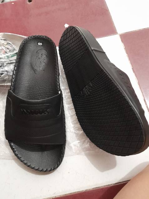 Dép có vẻ chắc chắn. Shop gói hàng cẩn thận, giao hàng khá nhanh