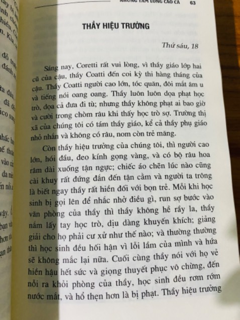 Sách gồm nhiều câu chuyện ngắn 2-3 trang, dễ đọc