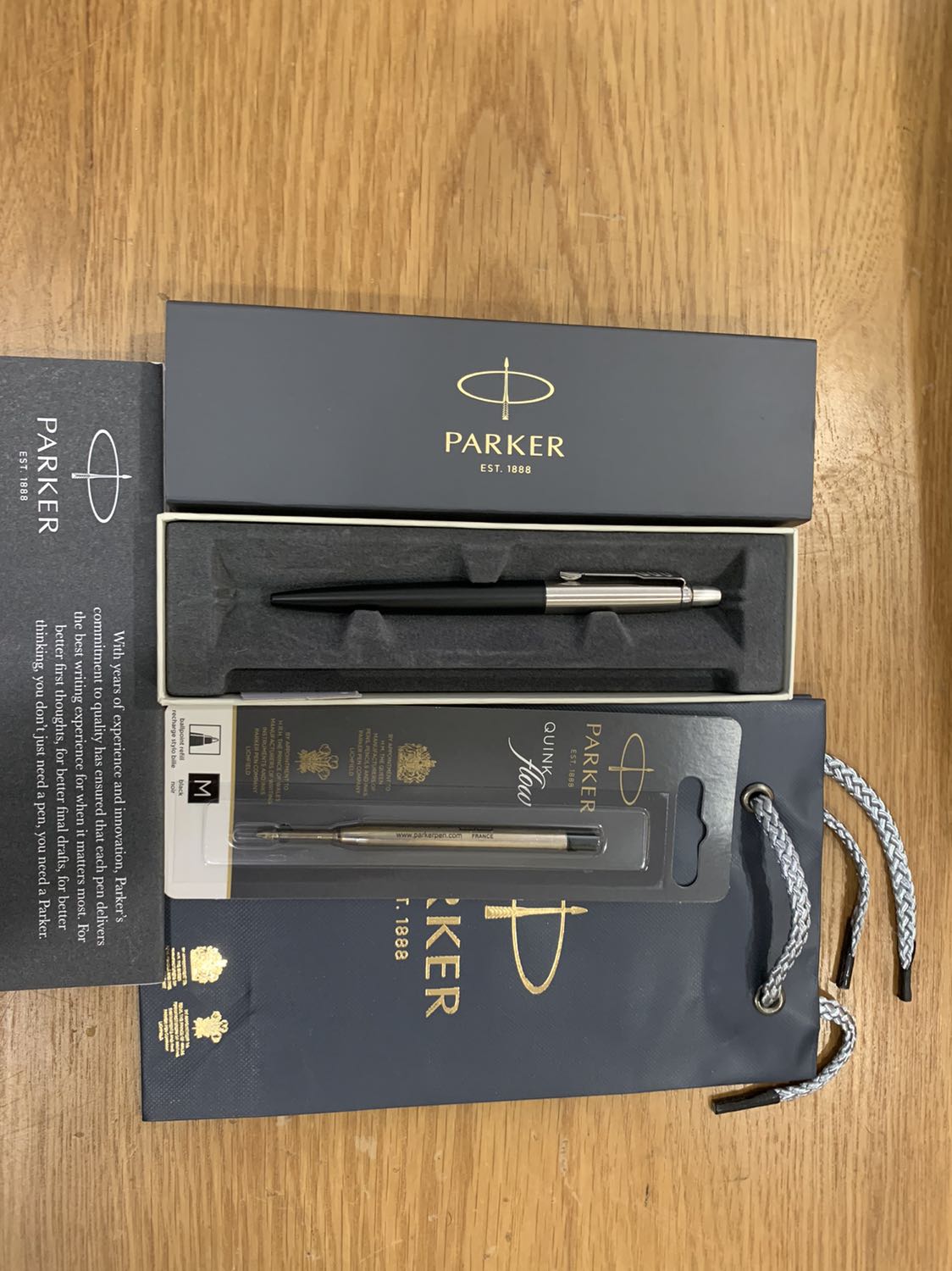 Bút đẹp. Cầm chắc tay.