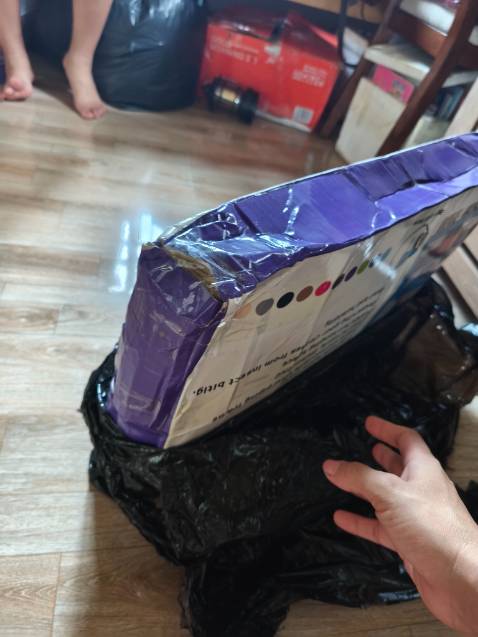 Bảo giao hàng ngady 27/8 nhưng đến tận ngày 1 thán 9 mới giao. Lại còn dám bảo giao ko thành công.
Định không nhận nhưng nghĩ tộu shipper, khi khui hàng thì thiếu hẳn 1 chân.