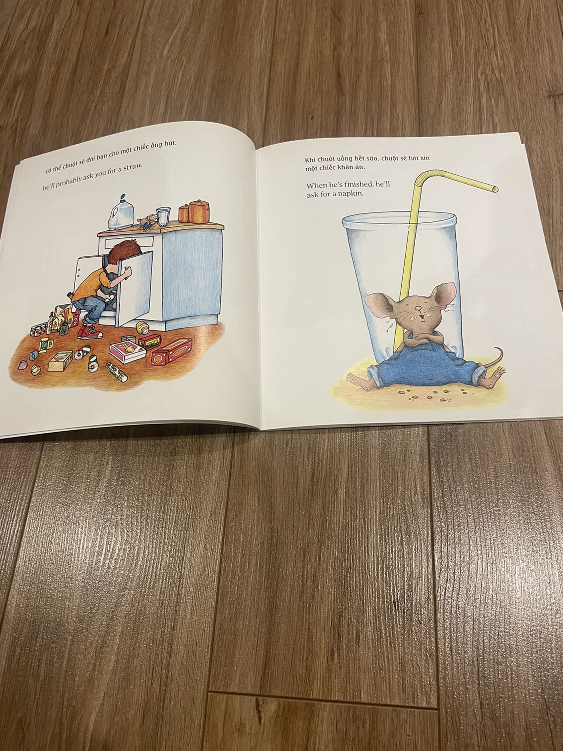 Sách trình bày rất đẹp, màu sắc, hình vẽ đẹp.   Trình bày song ngữ thoáng, dễ nhìn, dễ đọc. Rất thích cuốn này.