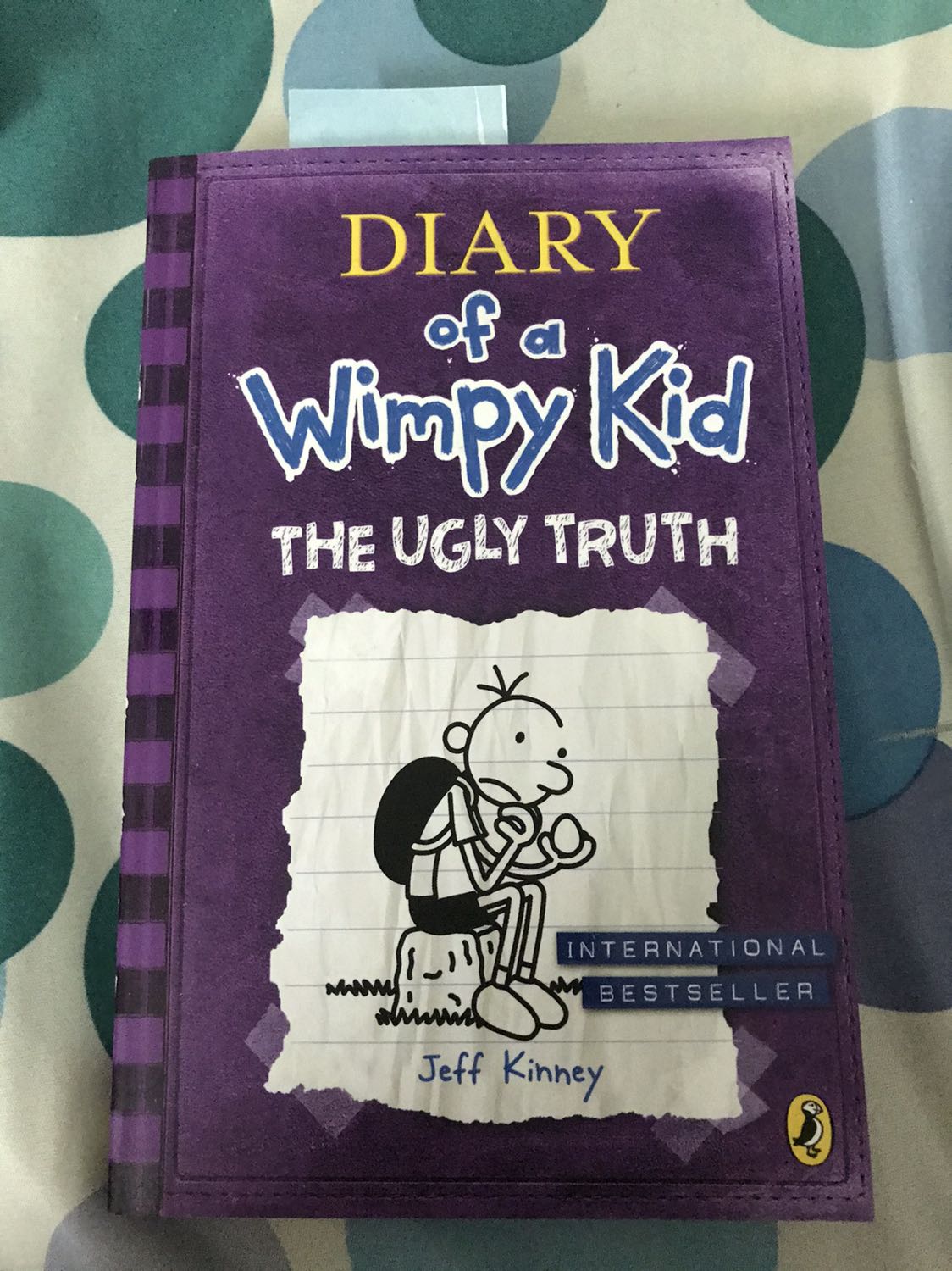 truyện này mình từng đọc bằng tiếng việt rồi, muốn xem bản tiếng anh ra sao. Từ vựng khá đơn giản nhưng mình cũng học được khá nhiều idioms trong đây, nói chung khá hài lòng