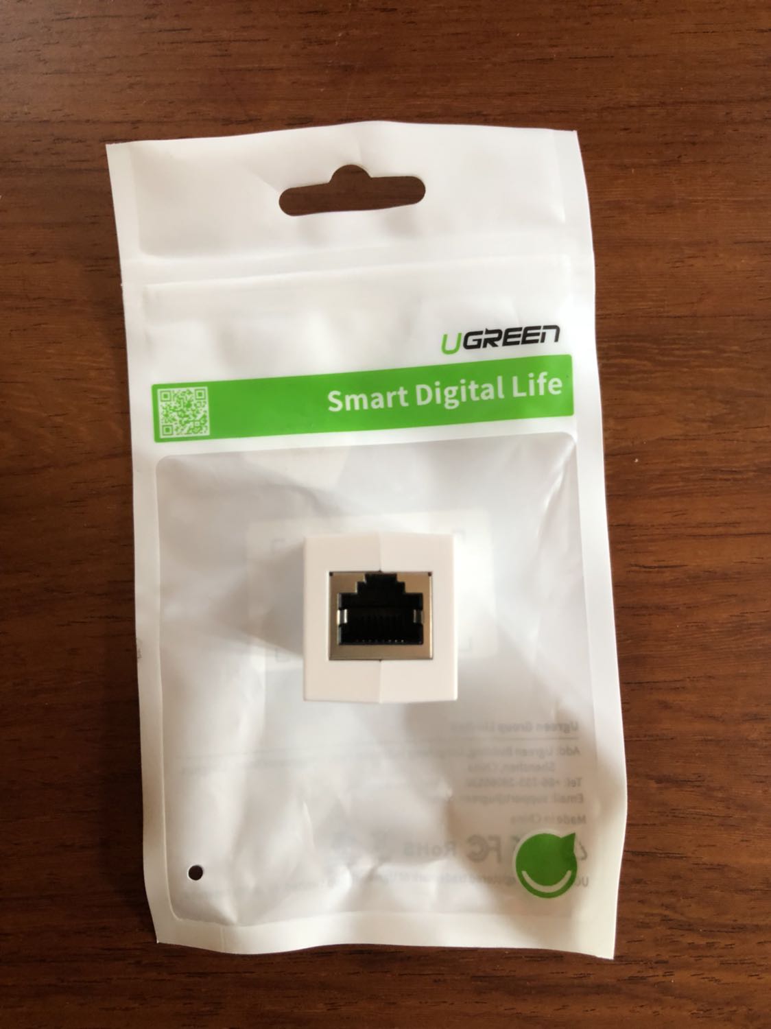 Lần trước mình có mua các dây nối mạng CAT6 với đầu nối mạng của hãng UGREEN do TIKI phân phối đến giờ mình xài tốt lắm. Giờ mua thêm 50 đầu bấm bọc sắt CAT6 và đầu nối mạng CAT6 cũng của hãng UGREEN do TIKI giao hàng nhanh. Khuyến cáo nên xài đúng chính hãng để sau này ko phải bấm mạng nữa. Trên thị trường rất nhiều đầu bấm mạng đểu đến nỗi phải bấm mạng nhiều lần tốn rất nhiều thời gian... Cảm ơn TIKI và Giaohangnhanh hỗ trợ đơn hàng giao hàng nhanh...