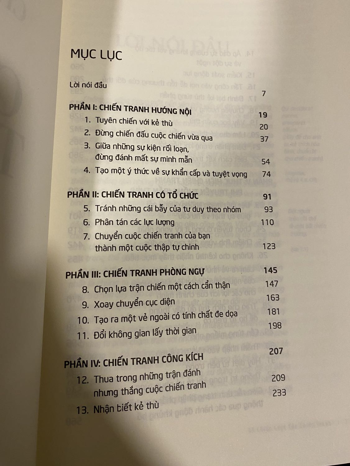 Nội dung sách rất tuyệt vời và cuốn hút. Tất cả các bộ sách của tác giả Robert Greene viết đều đỉnh, mình đặt mua không bỏ sót cuốn nào. Lúc đầu nghe tựa sách về chiến tranh cứ nghĩ đọc sẽ khô khan và nặng nề, nhưng không ngờ khi đọc xong lại hay và hấp dẫn đến thế, các bài học trong sách đều giá trị cho cuộc sống.