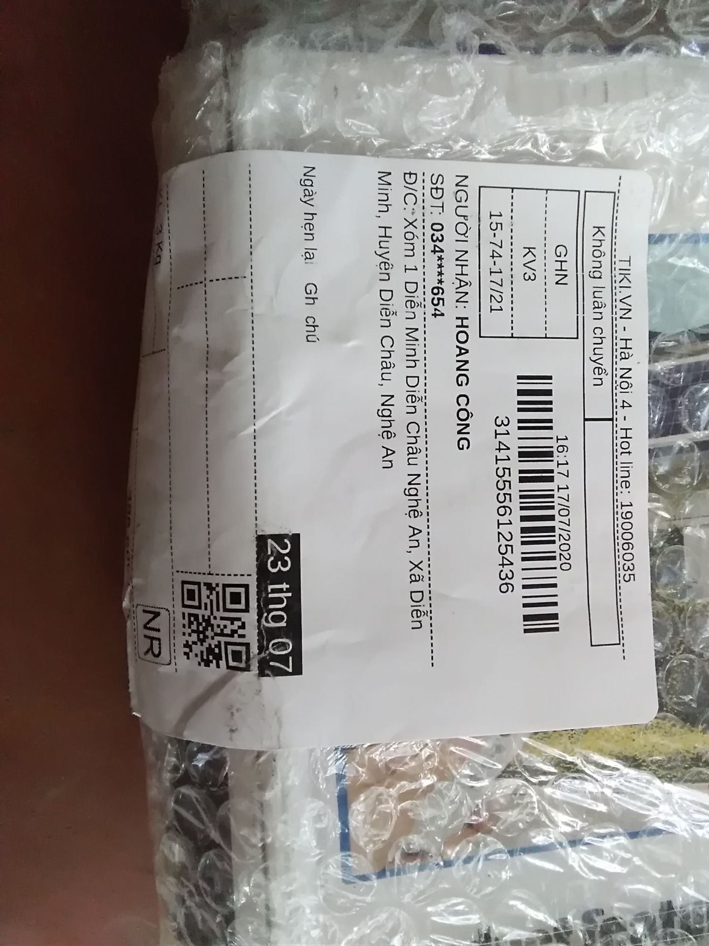 Tivi đưa sai đơn hàng rồi minh đặt loai 60 w  Nhưng mà lai ₫ưa cái 100w (ko  quân trong lắm).Nhưng khi thử  thì ko được cư rut nạp ra là sáng ko khiển được .Lây khiển của cái đang dùng cũng ko được (mình mua cái này là cái thứ 2).Vậy mình đê nghi Tivi thu hồi và đổi lai va nên tét hàng rồi hay gửi cho khách