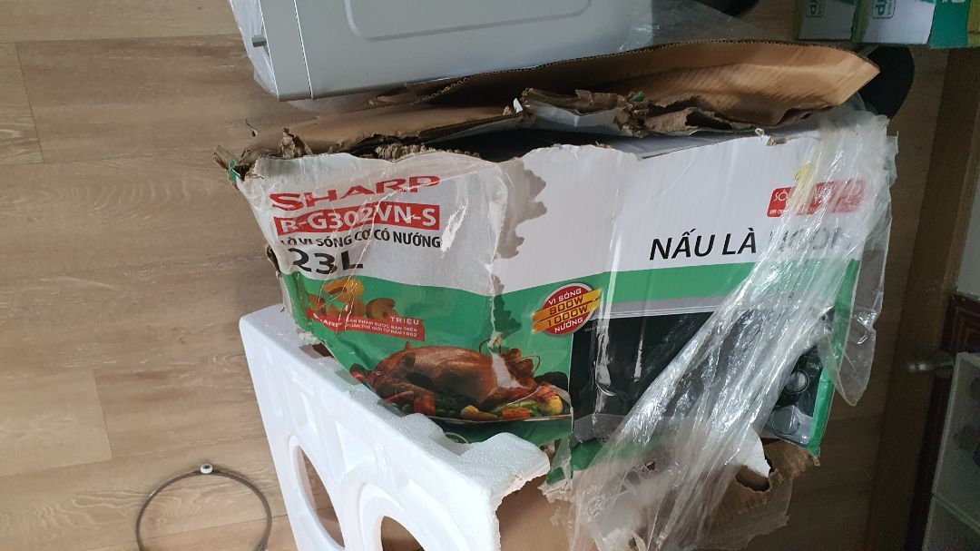 giao hàng vì dịch nên 2 tháng mới đc nhận hàng, hàng nhận đc thì thùng đã nát, hôi thối mùi mắm, sản phẩm thì móp méo, chưa biết có sử dụng đc ko, yêu cầu tiki giải quyết, nhận hàng xong chỉ muốn trả lại