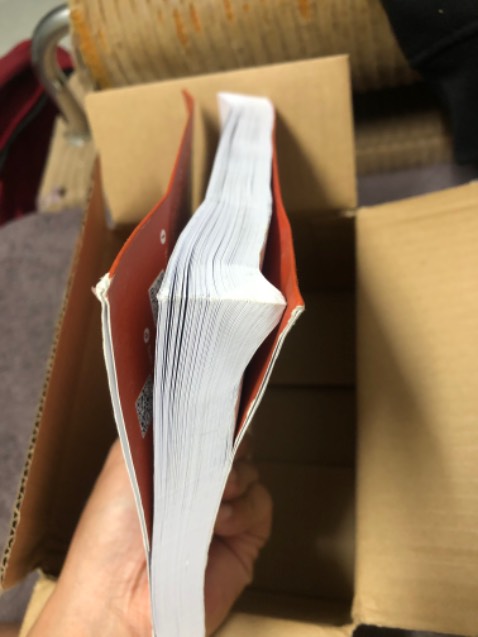 Đóng sách quá cẩu thả,sách bị cong vênh rách cả góc bìa