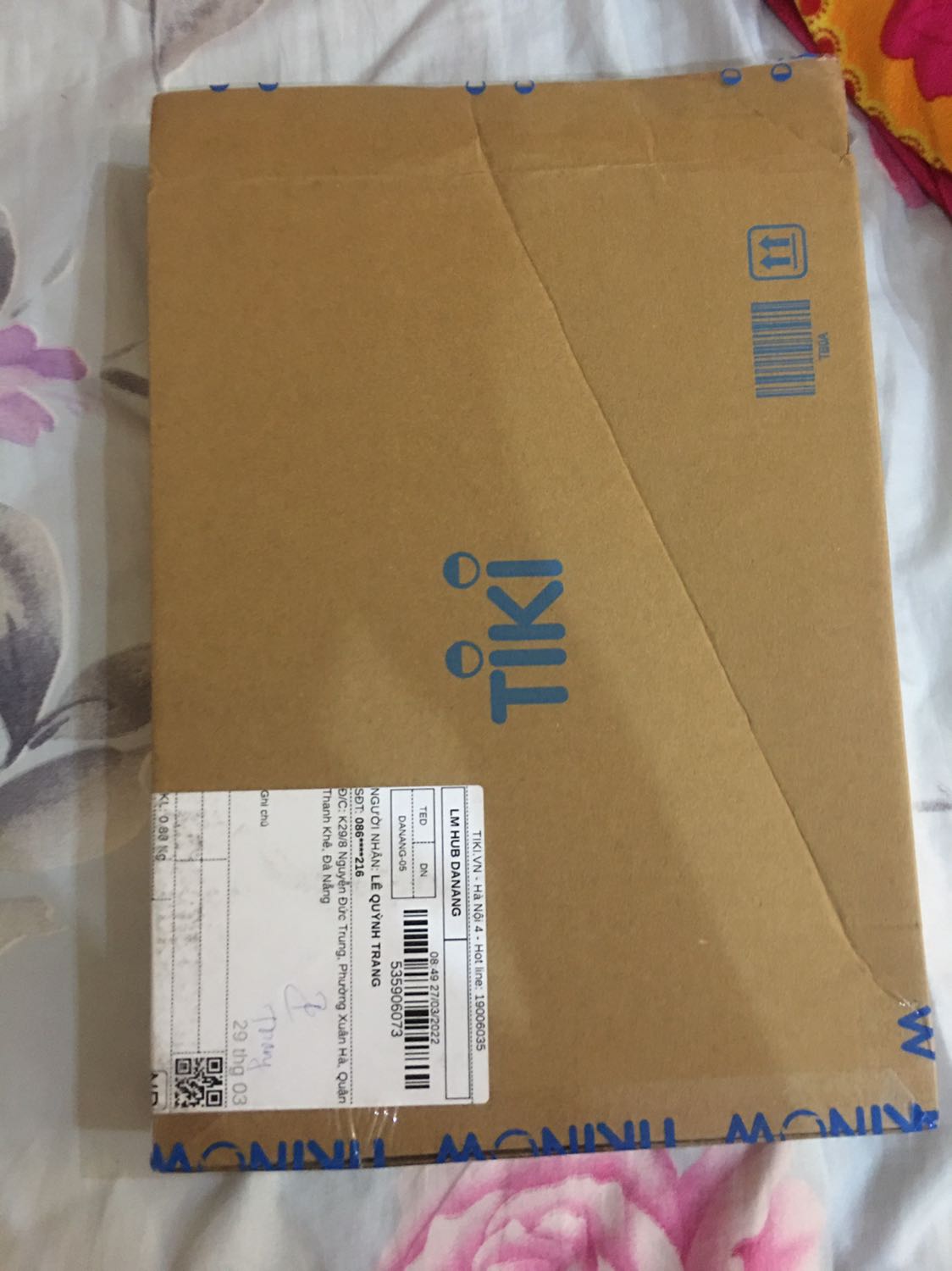 Truyện thì bụi vô cùng. Mik ko bik chứ như vậy thì chẳng tôn trọng khacha hàng thế nào. Giao hàng thì nhanh đấy nhưng mông tiki nên chú trọng hơn không giao hàng mà còn hình thức sản phẩm nhé.😢😢😢 làm ơn cho thêm vài các màng chống xóc  thì chết à😡😡