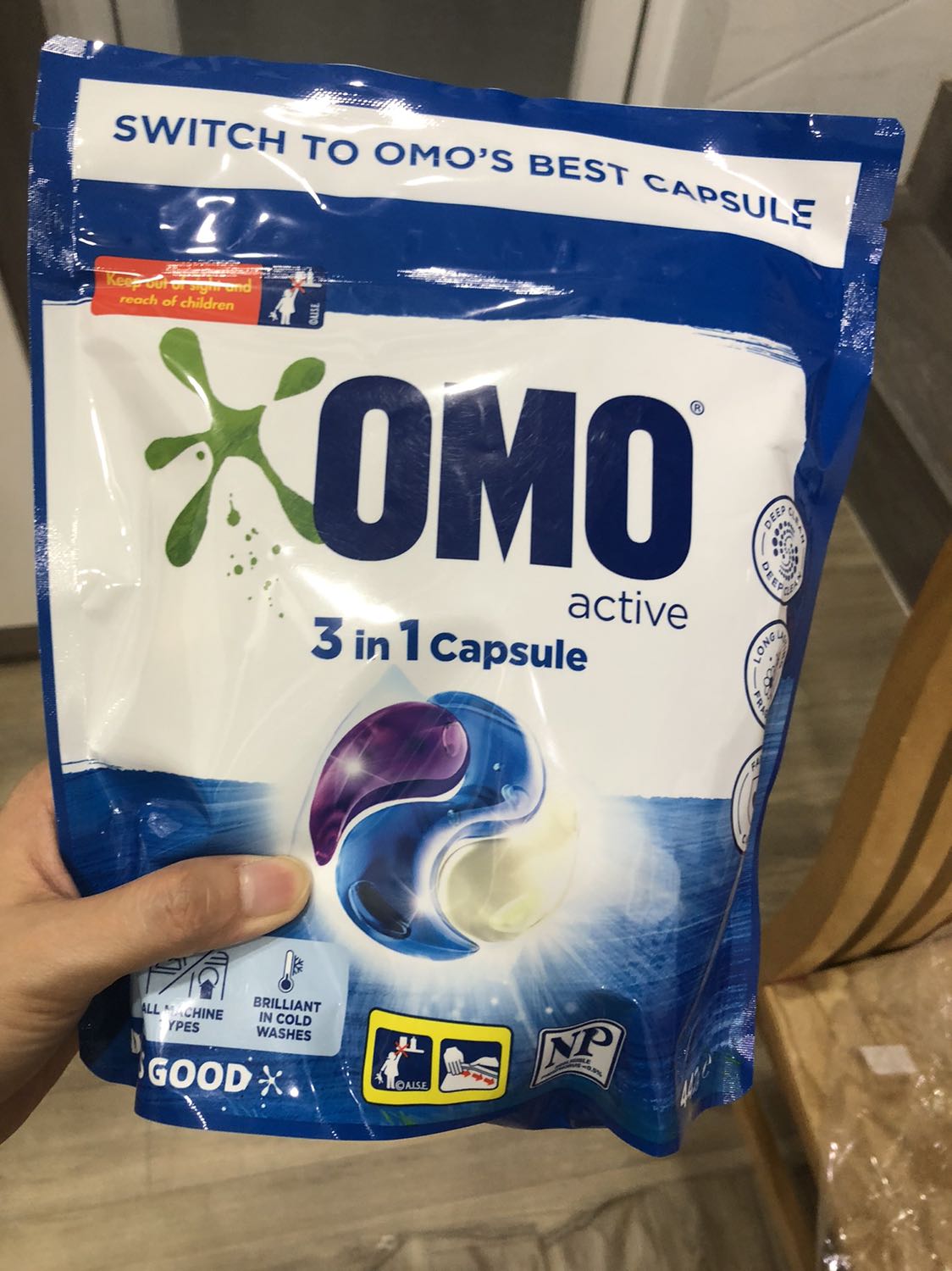 Viên giặt thơm, dễ sử dụng. Lúc mua thì thấy có quà tặng là khăn lau mà nhận hàng thì không thấy khăn đâu hết. Bù lại giao hàng nhanh, đánh giá 5 *