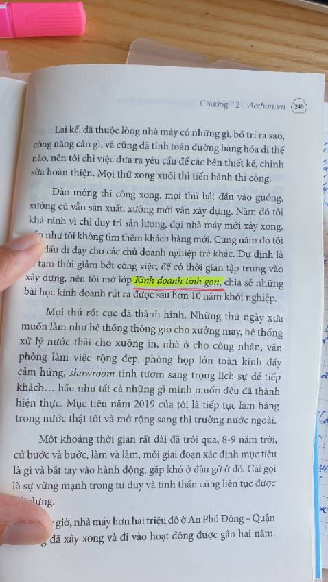 Cuốn sách kể về hành trình xây dựng sự nghiệp của tác giả, trải qua rất nhiều mô hình kinh doanh, thất bại có, thành công có, anh luôn nổ lực và cống hiến để đạt được mục đích của mình, khó khăn nhất là lĩnh vực sản xuất áo thun nhưng anh vẫn kiên trì bền bỉ đầu tư vốn, thời gian sức khỏe để dẫn dắt công ty thành công. Những chia sẻ kinh nghiệm của anh rất quý giá cho các bạn trẻ. Cảm ơn anh