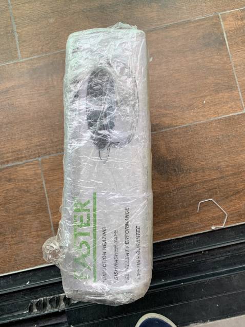 Tôi mua hàng của Tiki từ nhiều năm nay, nhưng đây là lần đầu tôi gặp tình trạng như thế này. Đơn mua hàng(1 bộ nồi Elo và 1 ấm từ Elo như trên, nhưng hàng được thì chỉ 1 cái nồi Faster, cảm giác mua đồ trên Tiki.vn cũng bị ***. Đơn hàng ~2.7tr đã thanh toán cho Tiki rồi. Đề nghị Tiki.vn giải quyết giúp tôi.